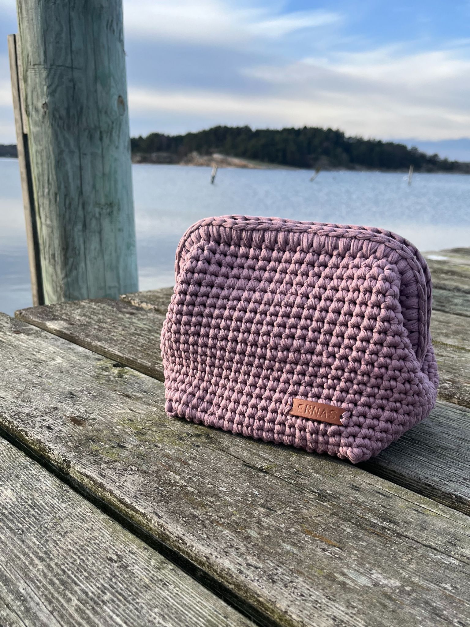 Necessär handgjord virkad clutch at.ernas ernastudio.se ernastudio