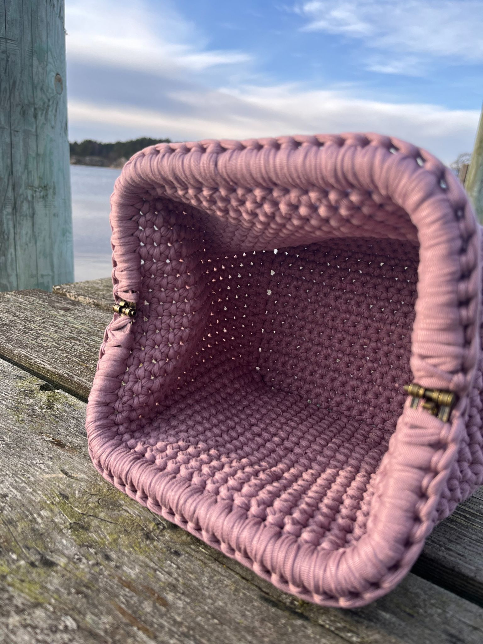 Necessär Gul handgjord virkad clutch at.ernas ernastudio.se ernastudio